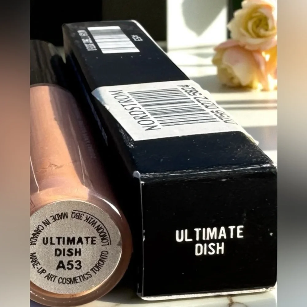 MAC ULTIMATE DISH LIPGLASS. LIMITED EDITION. NEW IN BOX.